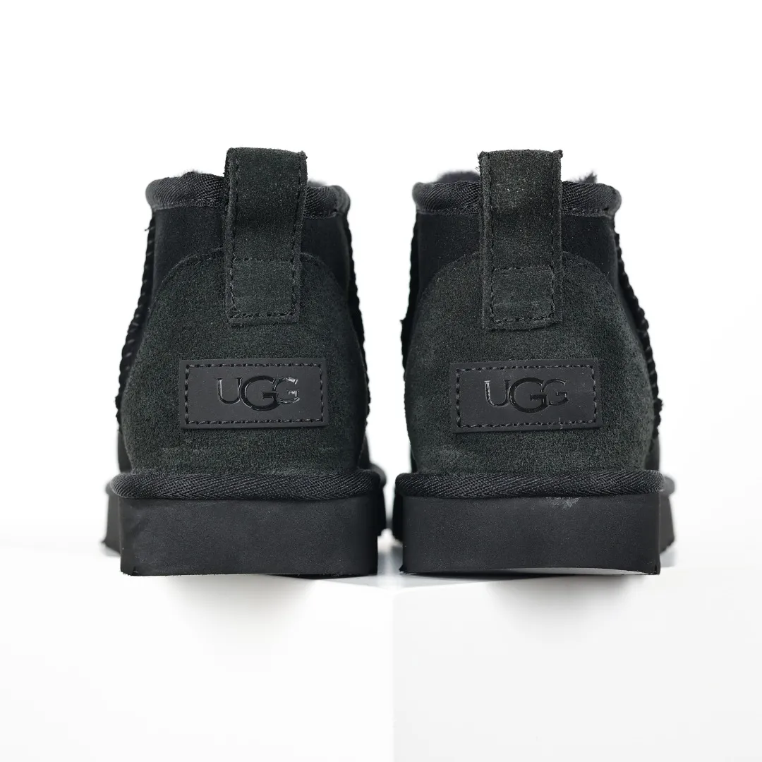 Pick up locally 💰480, core recommendation, good price UGG Classic MiNi basic low-top series, Xiaohongshu hot model, Henan Longfeng leather production, sheepskin integrated, top quality in the market, 2-3 cm cashmere insole, keeping warm in winter, suitable for home use. In the new year, uug launched a style series, which is partially biased towards the preferences of young consumers, and has also moved to the forefront of fashion trends. Shoe body material, water-repellent coated suede upper 17mm UGGPURE™ implanted wool insole Lightweight non-slip comfortable rubber outsole With brand LOGO Trademark Comes with full packaging Size: 35 36 37 38 39 40